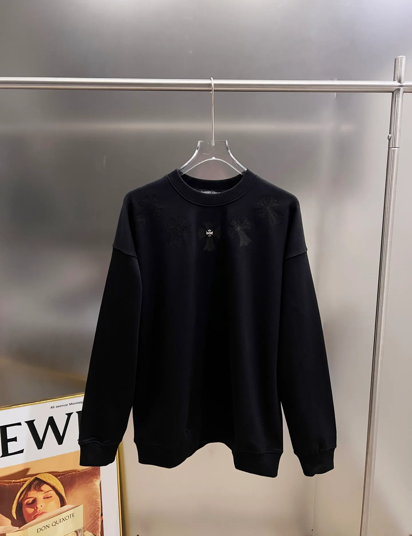 🅿️280 CH Crowe 2025 Autumn and Winter New Style Round Neck Long Sleeve Sweater Cross Patch Leather + Customized Hardware Metal Horseshoe Sanskrit Characters + Middle Eastern Australian Diamond Design Craftsmanship The real thing is great🔥Same style for men and women, loose version Size S M L XL XXL Five sizes Black White